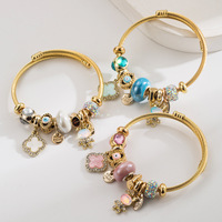 Bracelet à breloques ajustable en alliage électroplaqué, motif trèfle à quatre feuilles et lapin, avec lettres, best-seller transfrontalier