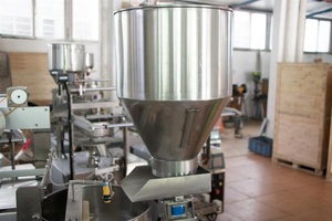 Chất Lượng Tốt Nhà Máy Giá Tự Động 30 Gam 50 Gam 100 Gam 150 Gam Bỏng Ngô Bao Bì/Khoai Tây Chiên Máy Đóng Gói Trong Kinh Doanh - Product Image 4