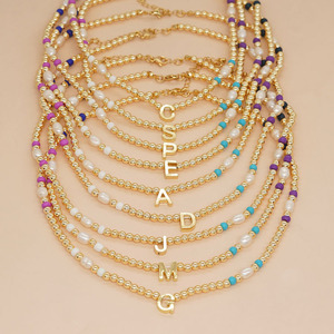 N,1286 Dainty Tiny Rainbow Seed Beads perle espacée et boule d'or perlée plaqué or 18k Alphabet lettre <span class=keywords><strong>initiale</strong></span> Charm Necklace - Product Image 1