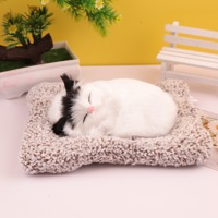 Vente en gros de chat simulé en peluche chaton cadeau pour enfants charbon actif ornement de table de voiture décoration en peluche jouet pour chat endormi