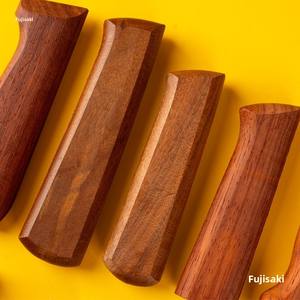 Mango <span class=keywords><strong>de</strong></span> cuchillo <span class=keywords><strong>de</strong></span> madera <span class=keywords><strong>de</strong></span> pereira <span class=keywords><strong>de</strong></span> dos piezas, accesorio hecho a mano <span class=keywords><strong>de</strong></span> madera maciza con protector <span class=keywords><strong>de</strong></span> mano fijo y <span class=keywords><strong>remaches</strong></span> <span class=keywords><strong>para</strong></span> uso doméstico - Product Image 4