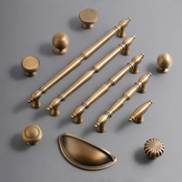 Nouvelle conception de poignées et boutons en laiton massif antique, quincaillerie décorative en laiton pour la maison, poignées et boutons pour tiroirs de meubles
