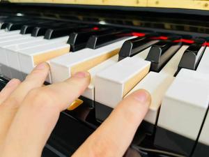 Piano Vertical Yamaha U3G Estándar Japonés de <span class=keywords><strong>Segunda</strong></span> <span class=keywords><strong>Mano</strong></span>, 88 Teclas, Madera Sólida, Sonido Claro, Estructura Estable, Venta al Por Mayor - Product Image 3