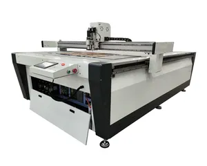 Couteau oscillant CNC automatique de certificat CE de vente chaude de la Chine pour couper le PVC en cuir de tissu