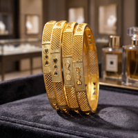 Vente en gros de bracelets plaqués or colorant de mode, bracelets traditionnels, bracelets personnalisés en or colorant en laiton, bijoux remplis d'or Oro Joyeria.