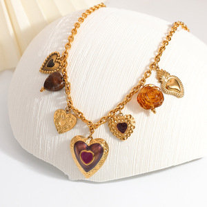 Collier pendentif cœur style européen-américain plaqué or 18 carats avec fleur en résine couleur ambre, chaîne de pull - Product Image 2