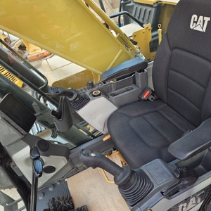 Excavatrice CAT 320 d'occasion, faible nombre d'heures, peinture d'origine, machine propre, bien entretenue, performances solides, bonne qualité, prête à l'emploi - Product Image 4