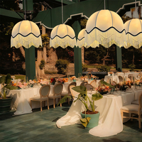 Lustre suspendu en tissu pour mariage avec abat-jour, hauteur réglable, télécommande, pampilles, finition blanche, intensité variable