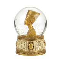 Fabricant de globes à neige personnalisés produit des statues de pharaons égyptiens, souvenirs touristiques, globes à eau pyramidaux personnalisés en résine.