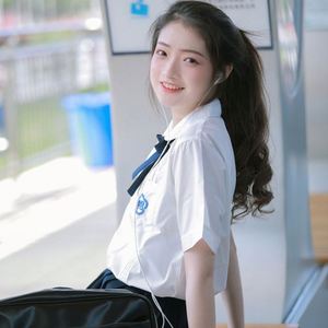 Camisa Blanca de Diseño con Falda Plisada a Cuadros, Venta al por Mayor, Primavera y Otoño, Personalizable, Ropa Deportiva Neutral para Estudiantes de Secundaria - Product Image 2