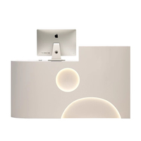 Comptoir de sortie moderne pour salon de beauté Bureau de réception de vêtements au design simple et élégant