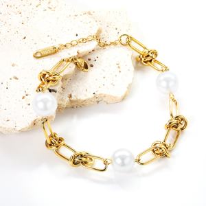 Bracelet Élégant en Acier Inoxydable Plaqué Or 18 carats avec Nœud et Chaîne Épaisse, Breloques et Perles Délicates pour Femme - Product Image 4