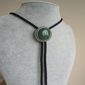 Collar Bolo Retro, Joyería de Personalidad, Creativo, Ajustable, con Cuerda, Estilo <span class=keywords><strong>Poirot</strong></span>, con Colgante Ovalado de Jade Verde Esmeralda - Product Image 4