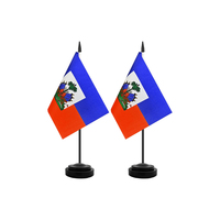 Produits de la série Drapeau haïtien : Drapeau de table, foulard, chapeau, porte-clés, collier, drapeau de voiture, cordon, chaussettes, t-shirts, collier pour cadeau