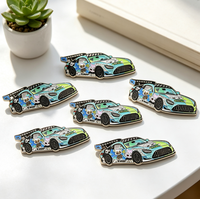 Épingles en métal émaillées personnalisées pour voitures de course, épingles de revers en émail souple pour voitures de course de dessin animé, pour collection de souvenirs et cadeaux