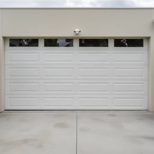 Porte de <span class=keywords><strong>garage</strong></span> sectionnelle automatique moderne et minimaliste, isolée, à lames plates, avec fenêtres latérales verticales pour villa - Product Image 4