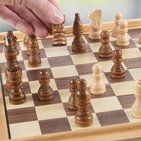 Ensemble de jeu de société en bois de luxe 7-en-1: échecs, backgammon, dominos et plus centre de jeu pour tous les âges avec rangement pour le jeu classique