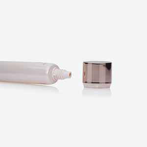 Tube souple en PE champagne mat avec impression de logo personnalisé et capuchon électroplaqué or rose pour crème tonifiante UV - Product Image 3