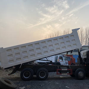 Sinotruk Howo T7H 8x4 nouveau camion léger à carburant diesel 12 roues tracteur à benne basculante avec direction à droite - Product Image 4