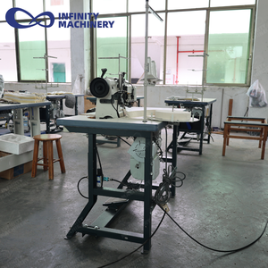 Factory Price 300U High Speed <b>Industrial</b> Overlock Quilt <b>Sewing</b> <b>Machine</b> - Product Image 1