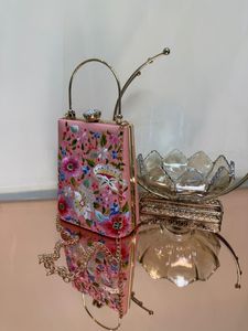 Sacs d'embrayage faits à la main faits sur commande de boîte en métal de broderie. Idéal luxe fête et soirée sac à main et cadeaux - Product Image 2