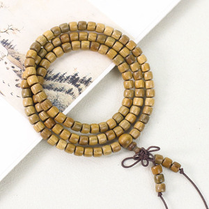 Pulsera de Sándalo Verde con 108 Cuentas de Barril de 5x6MM, Cuentas de Oración Budistas, Joyería Religiosa Unisex - Product Image 1