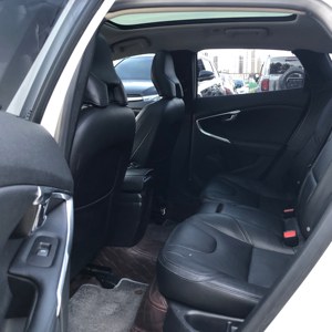 Venta al por mayor de <span class=keywords><strong>segunda</strong></span> <span class=keywords><strong>mano</strong></span> para <span class=keywords><strong>VOLVO</strong></span> V40 caja de cambios automática dirección izquierda asientos de cuero cámara trasera Interior oscuro <span class=keywords><strong>coches</strong></span> baratos disponibles - Product Image 5