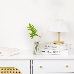 Boules <span class=keywords><strong>de</strong></span> chrysanthème <span class=keywords><strong>rose</strong></span> tulipe blanche fleurs artificielles dans un vase avec fausse <span class=keywords><strong>eau</strong></span> pour la remise des diplômes fête des mères décoration du nouvel an - Product Image 2