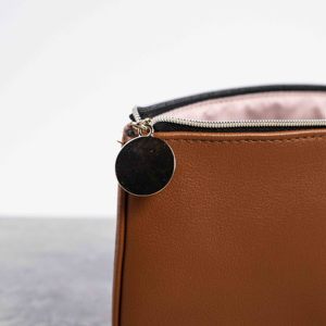 Sac cosmétique en cuir PU pour femmes, fermeture à glissière, pour le rangement du maquillage, logo personnalisé, vente directe d'usine certifiée ISO BSCI - Product Image 5