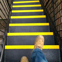 Couvre- marches d'escalier en FRP résistant aux UV, antidérapant, avec bord blanc, en fibre de verre, pour plateformes et escaliers extérieurs