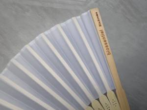 Abanico de Mano Ecológico Personalizado, Abanico Plegable de Madera Grabado, Artesanía de Bambú Pintada y Tallada para Bodas, Cumpleaños, Bebés - Product Image 4