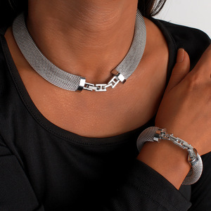Ensemble de bijoux tour de cou à chaîne clavicule de luxe assortie en <span class=keywords><strong>or</strong></span> 18 carats avec mailles en acier inoxydable mode européenne et américaine transfrontalière - Product Image 2