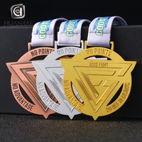 Médaille de combat en métal 3D personnalisée avec logo découpé en forme de triangle, médaille de défi avec ruban