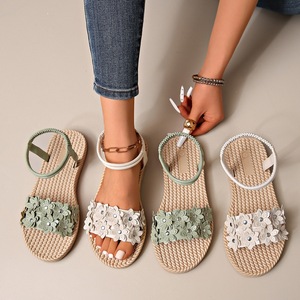 Sandales plates à lanières pour femmes, avec appliques florales, semelle tissée, chaussures de plage décontractées d'été - Product Image 5