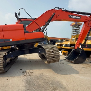 Excavatrice d'occasion Doosan DX225LC-9C à prix avantageux, 22 tonnes, hydraulique, sur chenilles, pour travaux de terrassement, en stock - Product Image 4