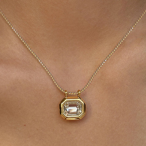 Collana con Ciondolo Geometrico Quadrato per Donne, Gioiello Minimalista Chic, Accessorio di Moda per Uso Quotidiano, Idea Regalo - Product Image 1