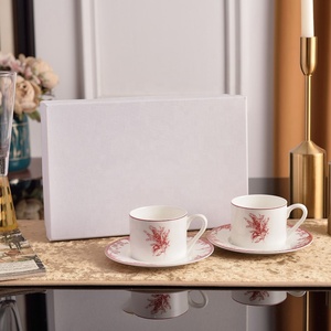 Nuevas Tazas y Platos de Porcelana con Diseño Minimalista Británico de Lirio de los Valles para el Té de la Tarde - Product Image 3