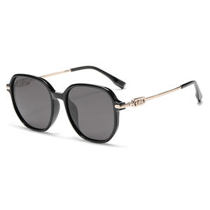 Gafas de Sol para Mujer Ct19, Montura Negra, Lentes TAC con Protección UV400, Estilo Cuadrado Grande, Gafas de Sol de Moda para Exteriores - Product Image 1