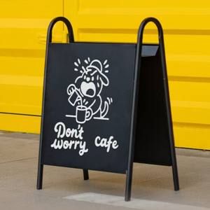 Présentoir de panneau publicitaire extérieur résistant au vent avec cadre pivotant en acier pour panneau et affiche de pavillon de trottoir - Product Image 3