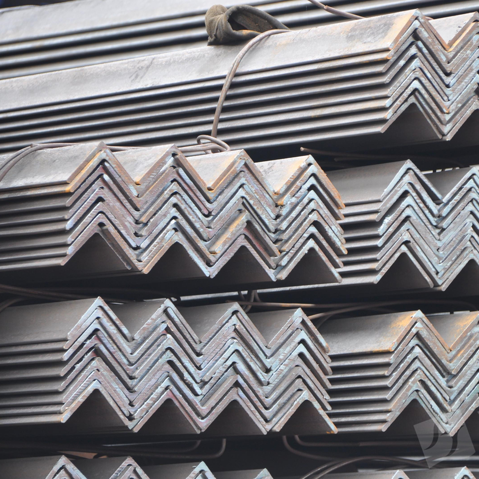 75 x 75 x 5 Steel angle iron 75 x 75 x 5 Steel angle iron