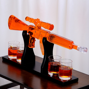 Verre à vin personnalisé en forme de pistolet <span class=keywords><strong>Ak47</strong></span> à haute teneur en borosilicate soufflé à la bouche <span class=keywords><strong>bouteille</strong></span> en verre Whisky Brandy <span class=keywords><strong>Vodka</strong></span> avec 4 verres - Product Image 2