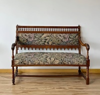 Amerikanischer Landhausstil Massivholz Geschnitztes Antikes Vintage Mid-Century Walnussfarbenes Sofa Fotostudio Fotografie Ferienhaus Doppelbett