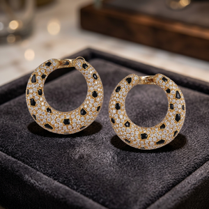 Boucles d'oreilles créoles de luxe en émail noir pavé de diamants en argent sterling 925 avec diamants de laboratoire CVD - Product Image 1