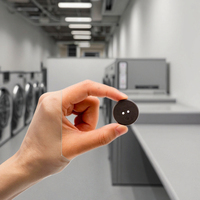 Tahan Suhu Tinggi 200 ℃   Tag NFC Laundry 25mm 13.56MHz PPS yang Dapat Dicuci dengan 2 Lubang