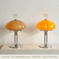 Lampe de table esthétique rétro en verre style Bauhaus, design champignon, orange, pour chevet, collection 2026