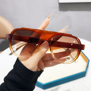 Gafas de Sol de Alta Calidad Unisex Anti-UV Antideslumbrantes Diseño Clásico Nuevo Diseño de Moda Ojos Rojos Cara Grande Delgada - Product Image 5