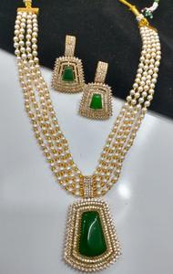 Conjunto de Collar de Novia de Perlas y Kundan Chapado en Oro de Primera Calidad con Colgante de Piedra y Pendientes a Juego, Joyería Étnica - Product Image 6