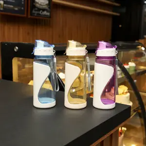 Plastik uzay fincanı spor kupası açık taşınabilir araba vantuz ile Logo su ısıtıcısı renkli şişeler su tutun plastik şişe