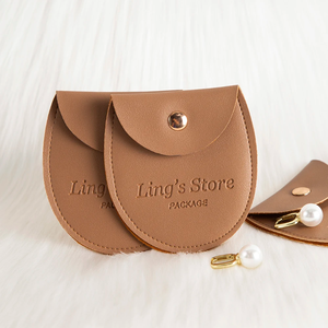 Pochette Cadeau Ovale Marron Mini Portable Gaufrée 7,8x8,5 cm en Cuir PU avec Bouton Doré pour Bijoux et Pendentifs Perles - Product Image 2