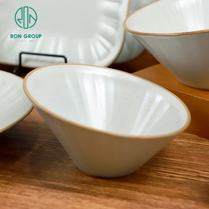 Nouveautés – Vaisselle en porcelaine blanche irrégulière de 6/8 pouces pour service alimentaire, dessert, salade, soupe – Vaisselle commerciale - Product Image 4